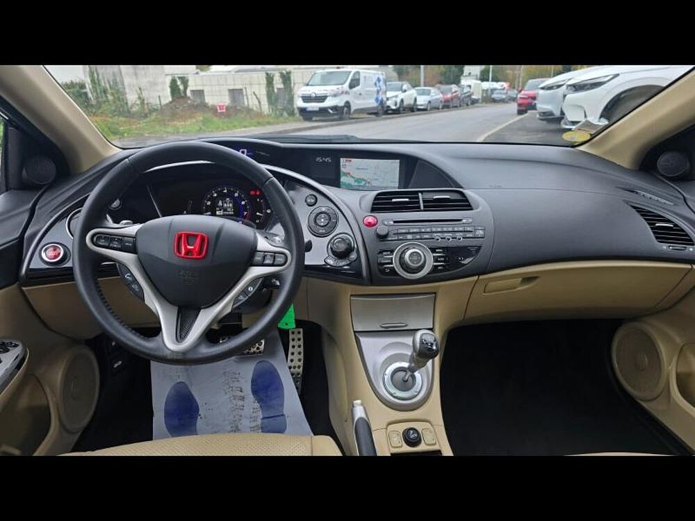 Honda Civic 1.8 i-VTEC ExecutiveCuir/Navi i-shift 5p